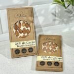 barra de chocolate blanco con almendras